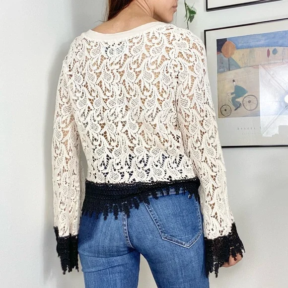 DRESS THE POPULATION BELL SLEEVE TOP - Picture 3 of 11